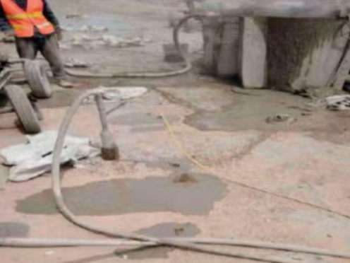 丰宁水泥混凝土路面板底注浆技术 路面脱空注浆整治方案